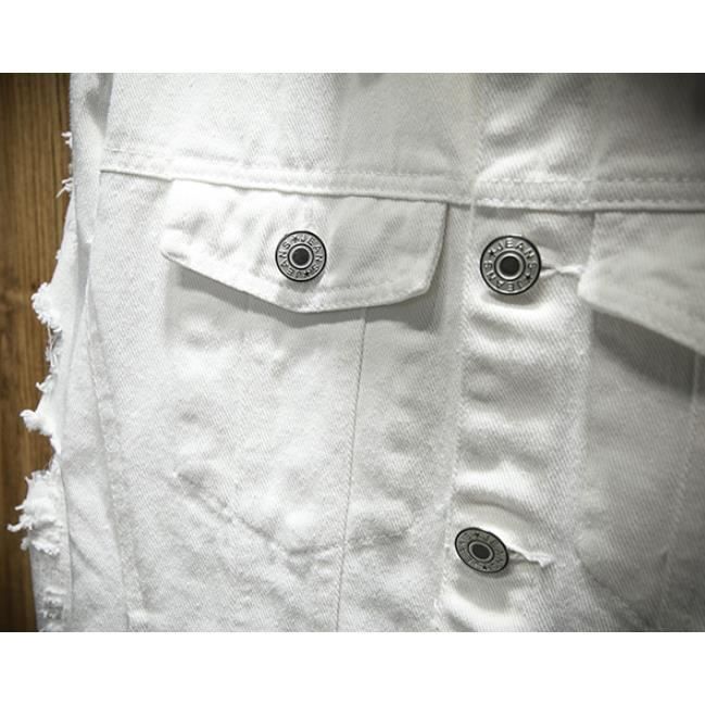 Veste en jean blanche déchirée 2025