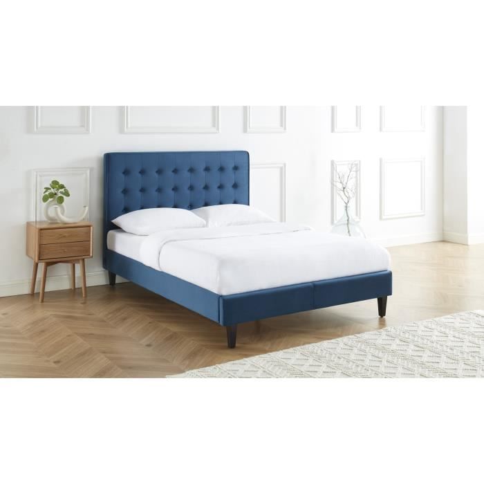 Lit adulte scandinave en velours bleu canard, sommier à lattes, 140x190 - Collection Marie - ELLE DÉCORATION