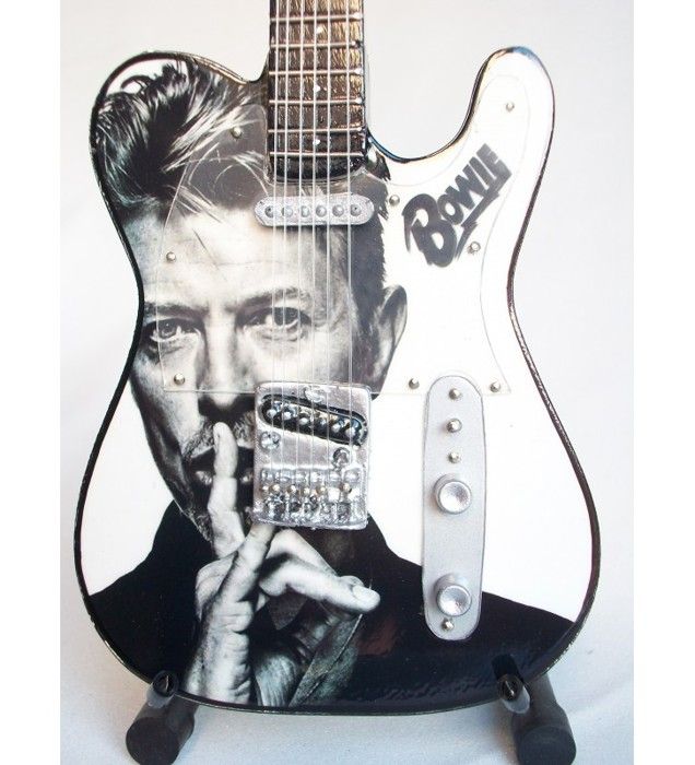 Guitare miniature Telecaster en hommage à David Bowie