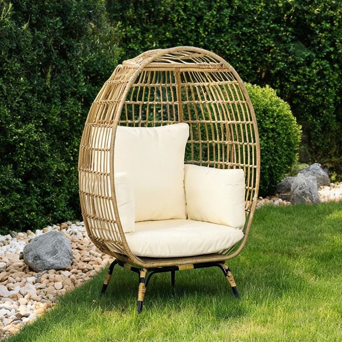 Fauteuil de jardin en rotin synthétique beige-toned avec coussins structure acier 105 x 90 x 148 cm