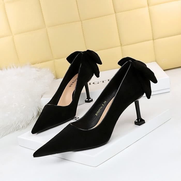 Escarpin Femme en daim a talon fin et embouchure pointue Noir 8cm Achat Vente Escarpin Femme en daim a talon fin et embouchure pointue Noir 8cm pas cher Cdiscount