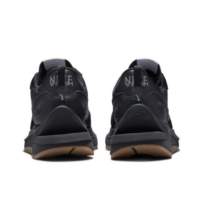 nike vaporwaffle sacai black gum