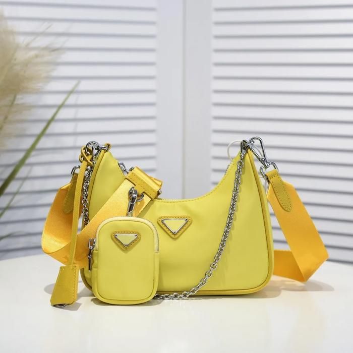 Sac à Bandoulière Croissant Noir Avec Pendentif Pompon - Sac Sous Aisselle Léger Tendance