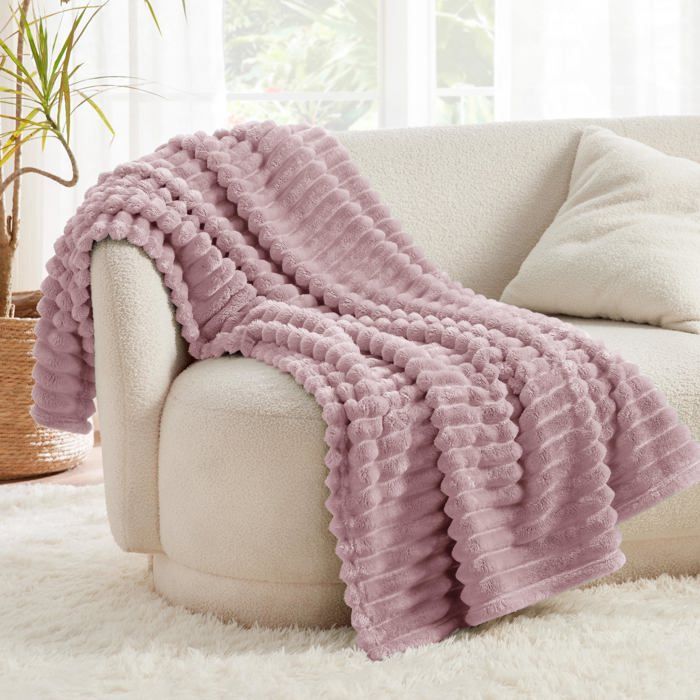 Bedsure Velours Côtelé Fleece - Plaid Chaud pour Chambre & Salon - Style Cocooning - Mauve Pâle - 240x220cm