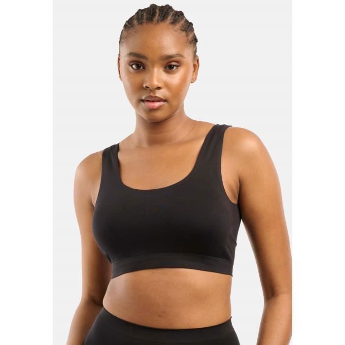ensemble lingerie noire dentelle sensuelle coupe ajustée confort extensible bretelles délicates string fantaisie tailles variées maintien sculptant toucher doux