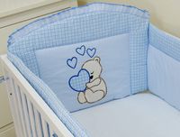 Tour de lit bébé 140 x 70 complet  Blau pour garçon - L'ours avec un cœur.
