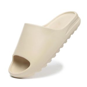 Claquette piscine enfant 2025
