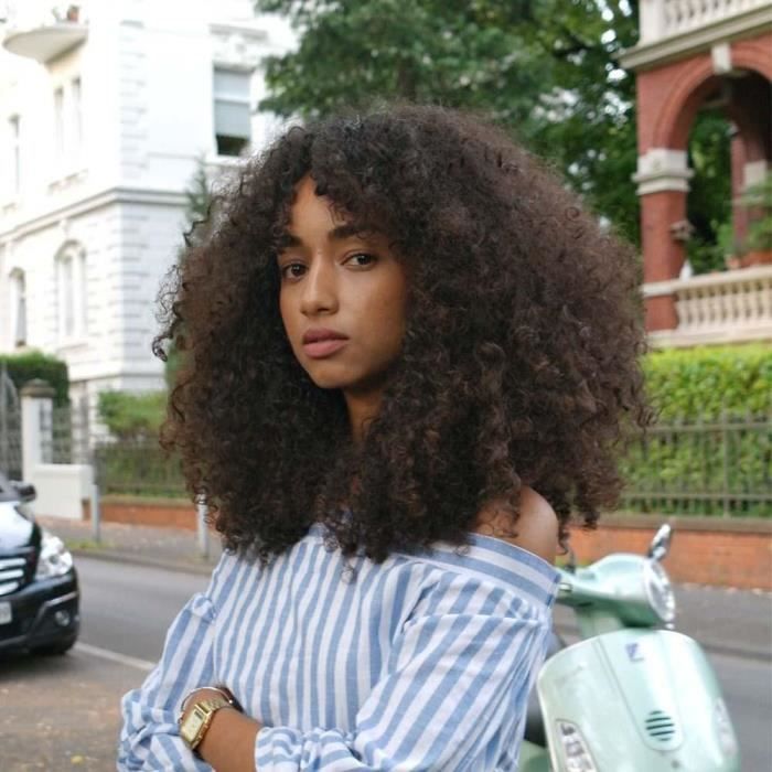 Perruque Afro Kinky Curly Lace Front Perruques Longues 16 Pouces Perruque Brésilienne Bouclée 150% Densité