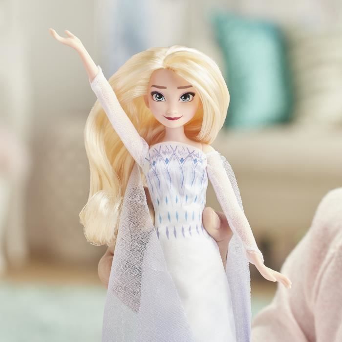 DISNEY PRINCESS Poupée Elsa chantante Reine des Neiges pas cher