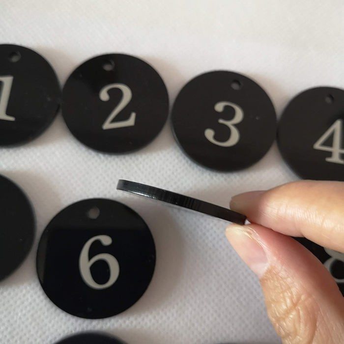 Tenare 1-200 Étiquettes De Numérotée En Plastique Gravées Numéros De Table Petites Étiquettes D