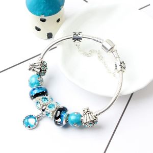 Bracelet Charms bleu pour femme en acier inoxydable Thurcolas modèle Manhattan avec pendentif trèfle sertie de cristaux 