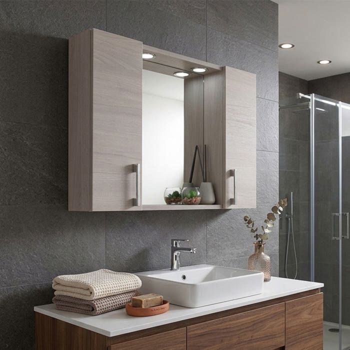 MIROIR DE SALLE DE BAIN AVEC DEUX MEUBLES HAUTS EN BOIS DE CHÊNE GRIS ET LED MIROIR DE SALLE DE BAIN AVEC DEUX MEUBLES HAUTS EN BOIS DE CHÊNE GRIS ET LED