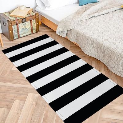 Tapis en vinyle graphique noir et blanc (140 x 70 cm