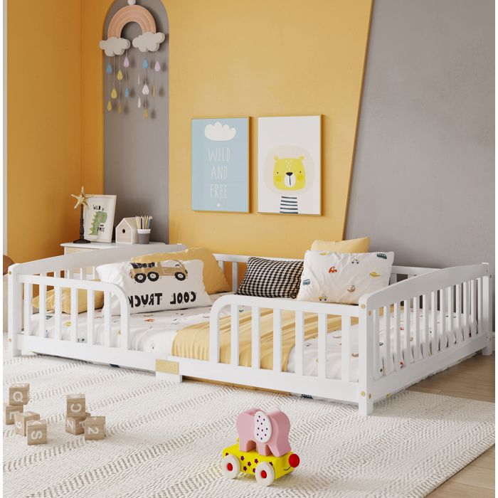 Lit au sol enfant 140 x 200 cm AESVAR avec garde-corps accès central arrondi pin et contreplaqué blanc