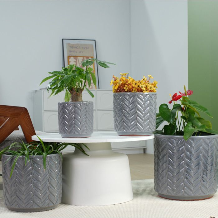 Pot de fleur en céramique – Ø 20 cm – gris cendré brillant à relief chevrons – percé