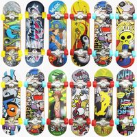 Finger Skateboard Set, Paquet de 12 Mini Planche à roulettes Finger Skate Park Fingerboard Jouet Cadeaux pour Enfants