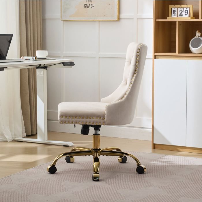Chaise de bureau pivotante AESVAR en velours beige hauteur réglable base métallique dorée dossier capitonné