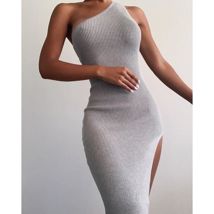 Robe mi-longue pailletée argentée à barre V bretelles strassées Robe mi-longue pailletée argentée à barre V bretelles strassées