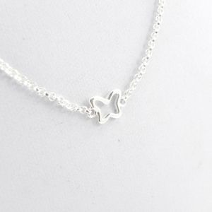 Bague or blanc 750/18 ct. avec 1 saphir rond 0.32 ct. et 18 brillants H SI 0.06 ct. - Le Diamant.ch
