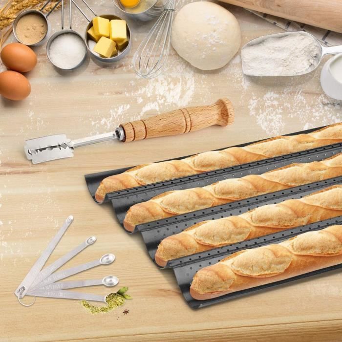 WWCFKID Moulle baguette four,plaque à pain perforée,Moule a Baguette de pain  four,pour 3 baguettes, moules à pain en haute qualité (38 x 24.5 x 2.2 cm)  (Black 3) : : Cuisine et Maison