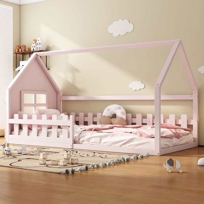 URTR Lit au sol enfant 90x200 cm - lit cabane avec Barrière anti‑chute - Forme du Chalet et fenêtre - Bois de pin et MDF - Rose