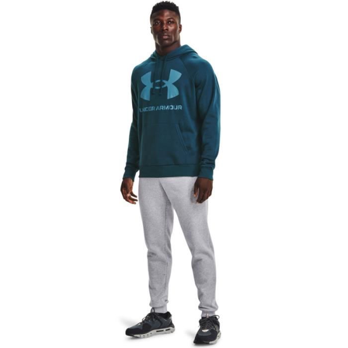 Pull a store capuche under armour