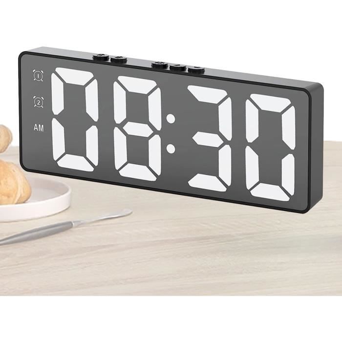 Maxspace Horloge de table, réveil rétro en métal doré sans tic-tac pour chambre à coucher, vintage à piles, mouvement à quartz silencieux, verre HD, petite horloge de bureau, salon, décoration