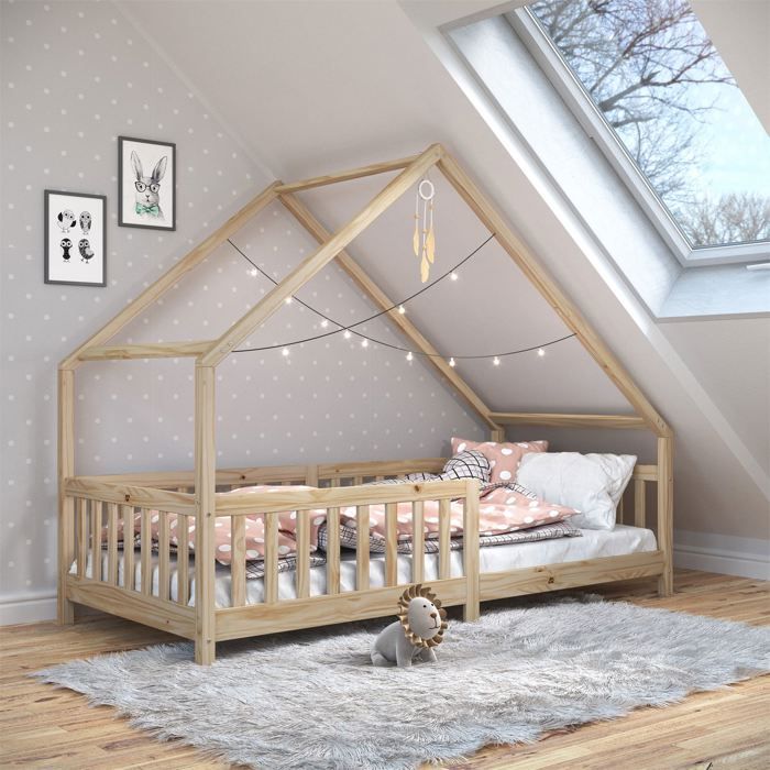 Lit cabane asym&eacute;trique CORA 90 x 200 cm en pin massif naturel