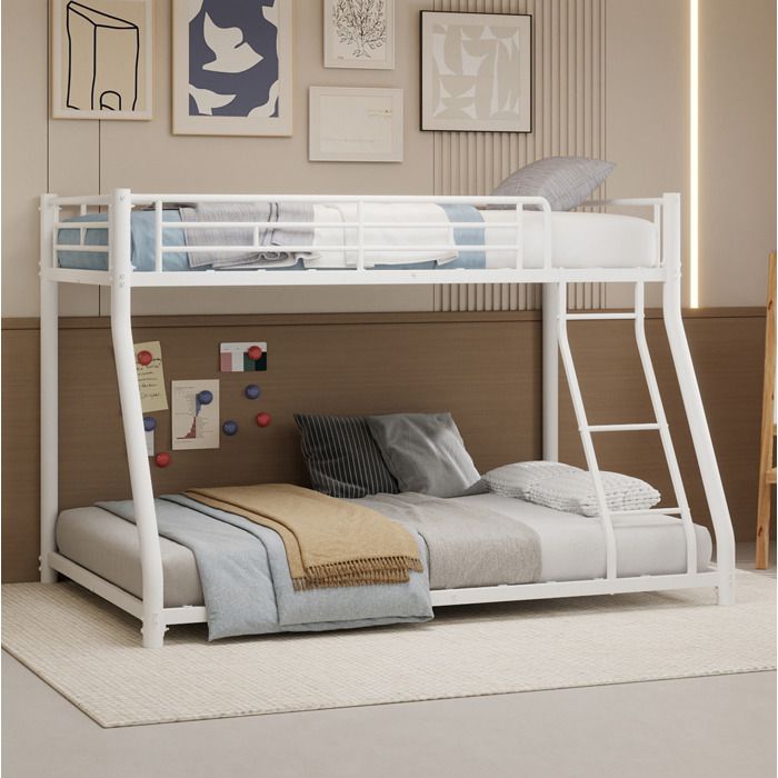 Lit superposé enfant 2 places 90/140x190 cm en métal blanc avec échelle et garde-corps intégral. 2 bases métalliques