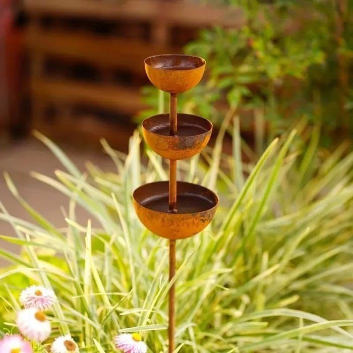 Tuteur de jardin récupérateur deau de pluie  Fleur en métal effet rouille vintage  Abreuvoir pour oiseaux et colibris  Récupé...