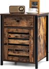 COSTWAY Table de Chevet de Style Industriel avec Porte Volet et Etagère Réglable en Hauteur pour Salon , Chambre, Marron Rustique