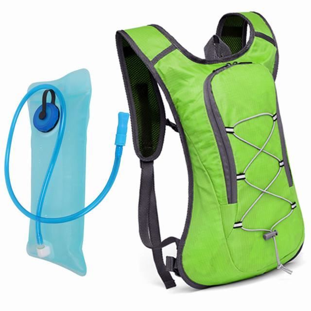 Monvecle Sac à dos d'hydratation avec poche à eau gratuite de 2 L, parfait pour la course à pied, le cyclisme, la randonnée, l'escalade, le ski Vert