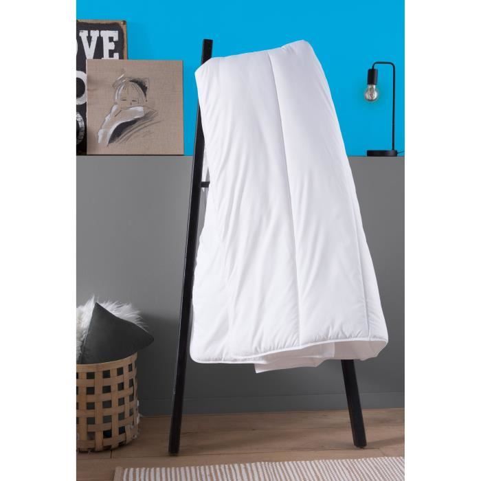 Couette DODO 'Instant Douillet' - Taille 220x240 Cm - Garnissage 300g/m² - Blanche - Enveloppe 100% Polyester