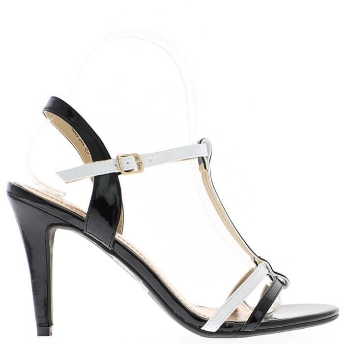 sandales noires et blanches
