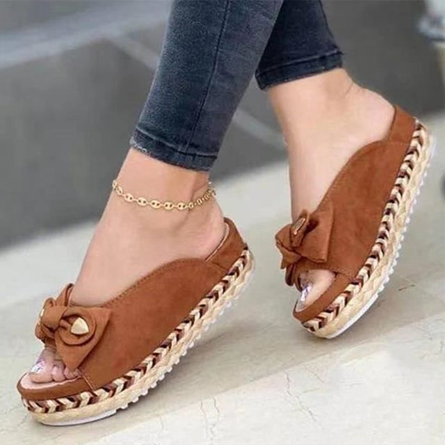 nu pieds talons compensés