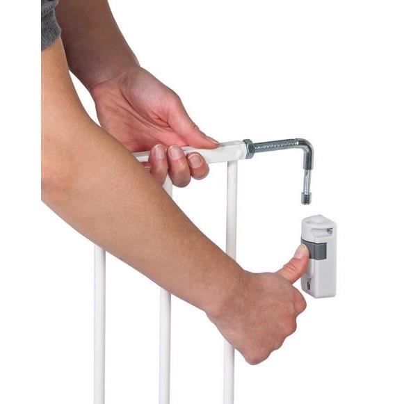 SAFETY 1ST Barri re de s curit largeur de 62 102 cm De 6 24