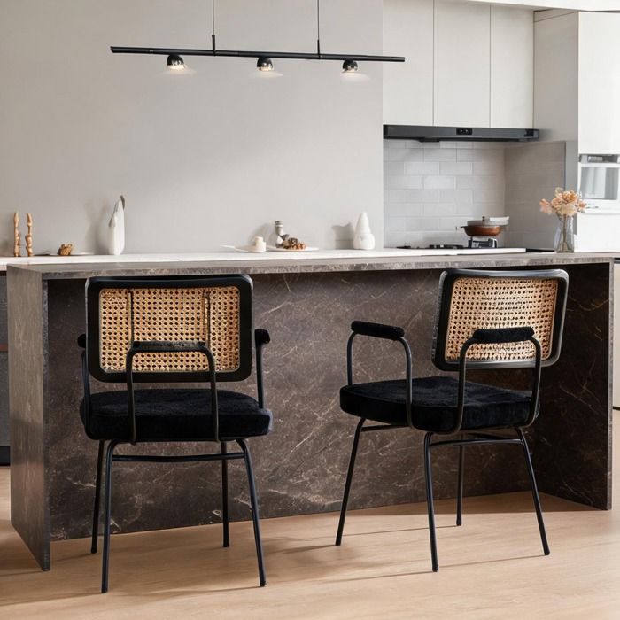 Lot de 2 chaises repas design industriel cannage et bois massif revêtement chenille deep black accoudoirs 62 5 x 58 x 82 cm