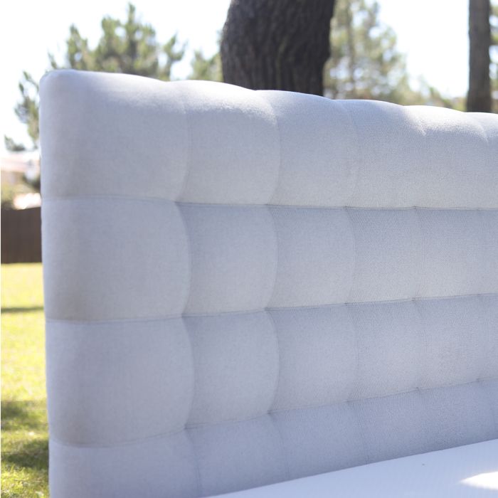 Tête de lit VERSAILLES 90x105 capitonnée est composée d’un tissu de qualité supérieure.
