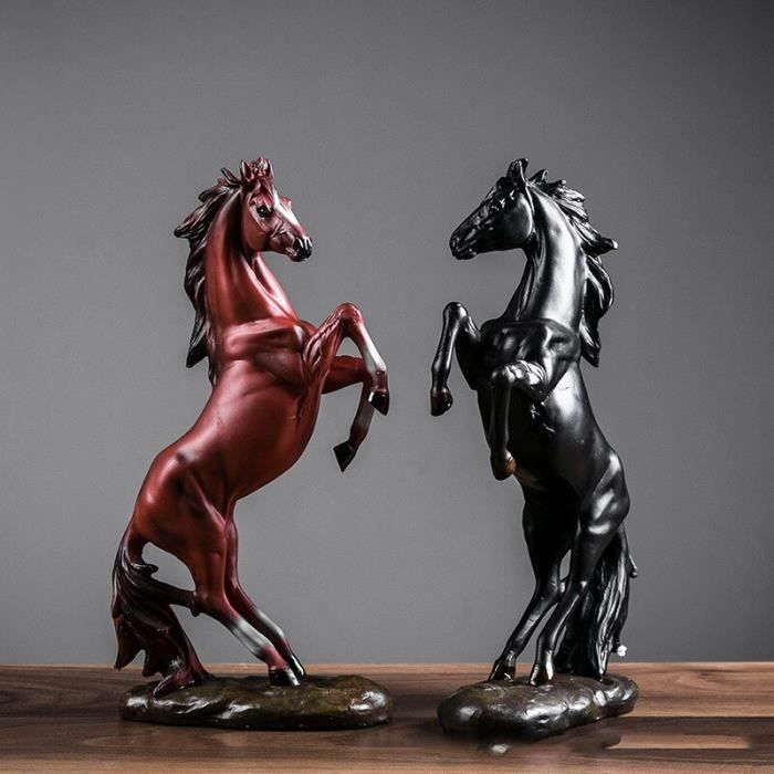 Cheval 2025 brun rougeatre
