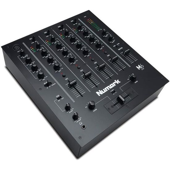 Numark M6 USB – Table de Mixage 4 Voies avec Interface Audio Intégrée, EQ 3 Bandes, Ensemble Complet d’Entrées, un Crossfader Rempla