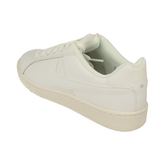 Baskets Femme Nike Court Royale 749867 Blanc Talon Plat Lacets