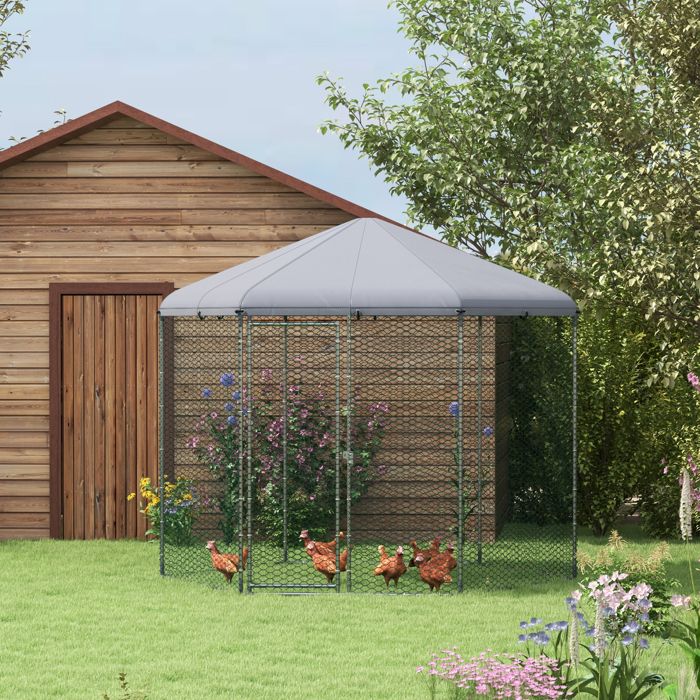 Comparer les prix de Enclos poulailler extérieur 5 m² parc grillagé dim. 28L x 245l x 246H - espace couvert - 5/8 poules