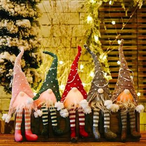 NCKIHRKK Lutin Farceur de Noel, Lot de 3 Elvs Yeux Bleus, Corps Mou et  Visage en Vinyle Elfe de Noël, Garçon Elfie Rouge : : Cuisine et  Maison