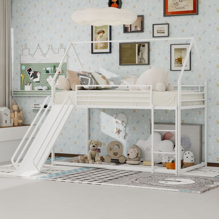 Lit superposé enfant en métal blanc avec toboggan et design cabane