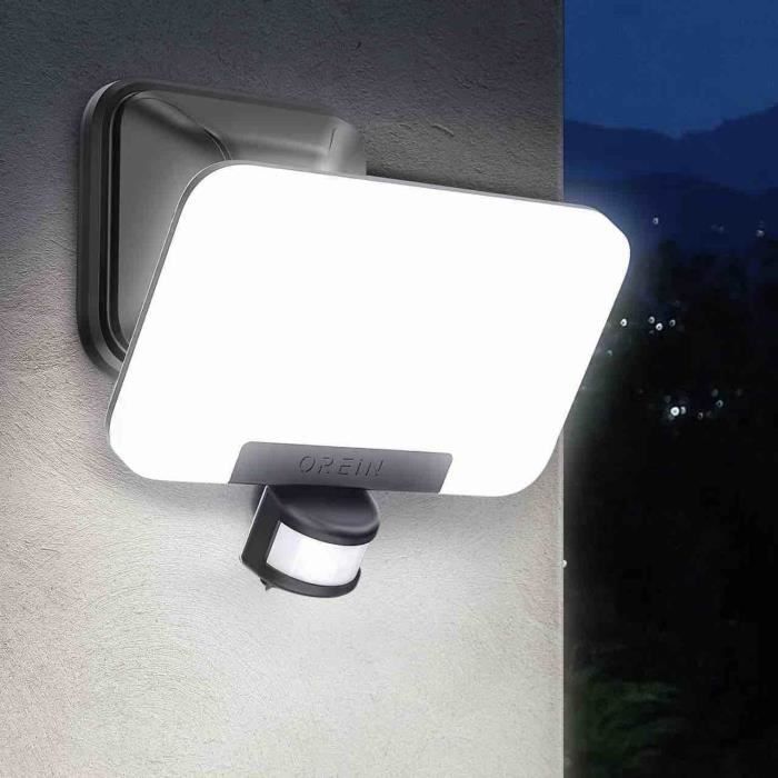 Govee Lot de 4 Lampes d'Extérieur filaires RGBIC IP65 Basse Tension pour Éclairage Paysager, Fonctionne avec Alexa, Éclairage d'Allée extérieure, 4 Paquets d'Éclairage Extérieur Filaire 250 lm