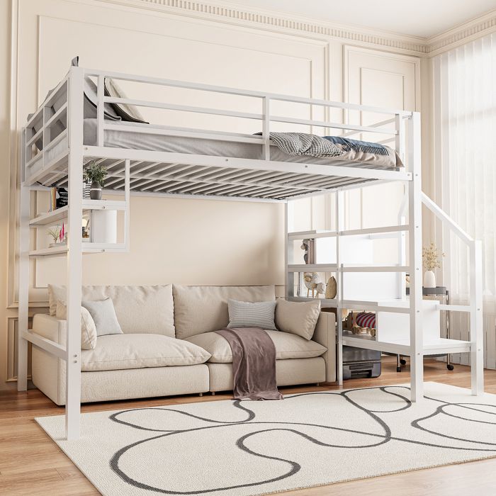 Lit mezzanine 140x200 cm en métal blanc avec étagères intégrées et échelle de rangement – barrière de sécurité enfant