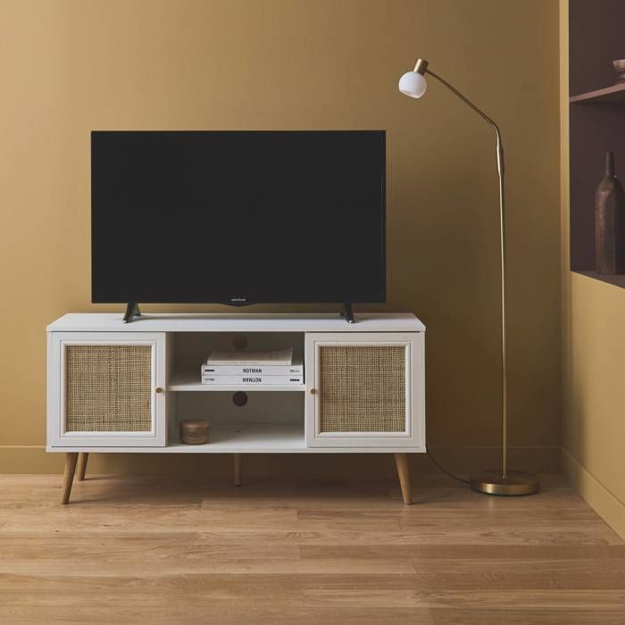 Meuble TV en cannage 120x39x56.5cm - Boh?�me - Blanc. 2 niveaux. 2 ?�tag?�res. 2 portes. pieds 