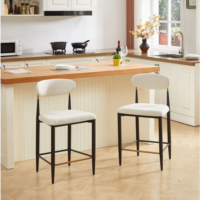 Lot de 2 tabourets de bar hauteur comptoir en tissu beige dossier incurvé et structure métal