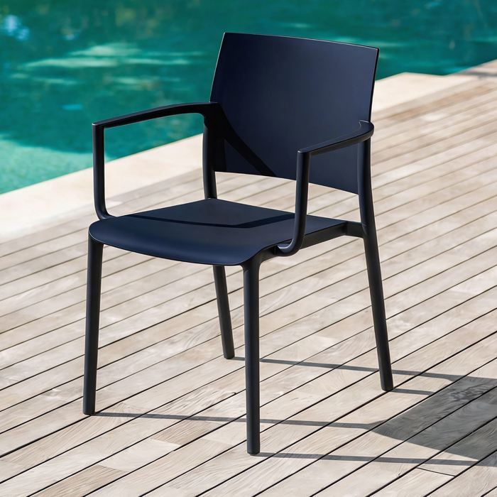 Lot de 4 chaises de jardin TERRA noir pour extérieur et terrasse avec protection résitance aux UV Lot de 4 chaises de jardin TERRA noir pour extérieur et terrasse avec protection résitance aux UV
