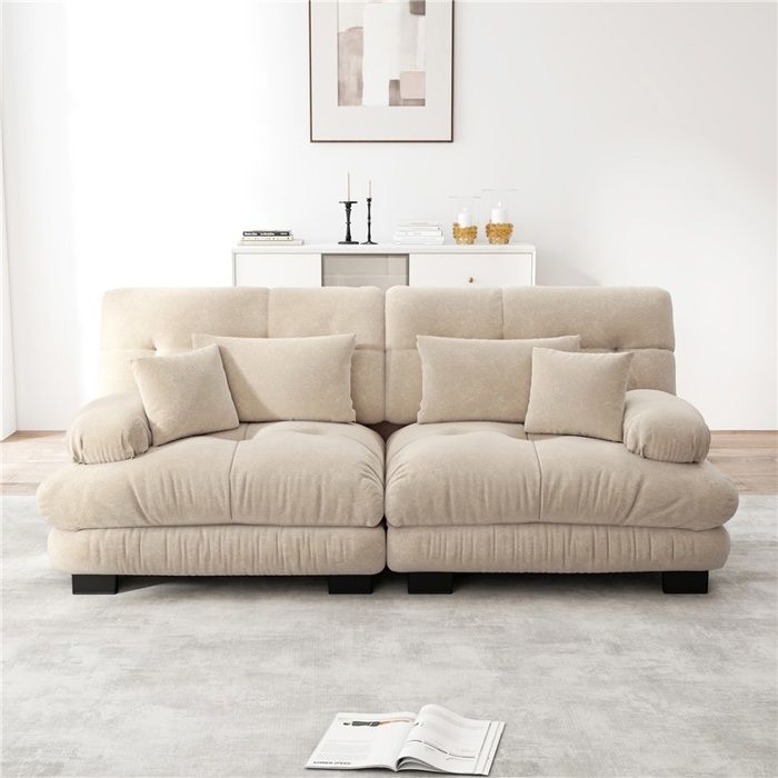 Canapé dangle Cloud en tissu chenille beige clair – 3 places avec 2 coussins lombaires et 2 coussins déco structure bois massif Canapé dangle Cloud en tissu chenille beige clair – 3 places avec 2 coussins lombaires et 2 coussins déco structure bois massif